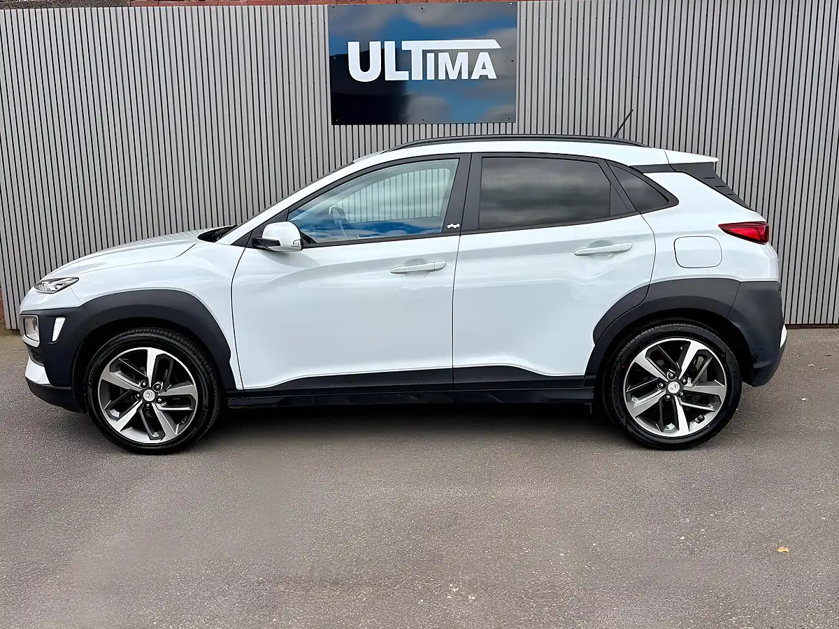 Used 2020 Hyundai Kona Play White - Interior and Exterior details 5