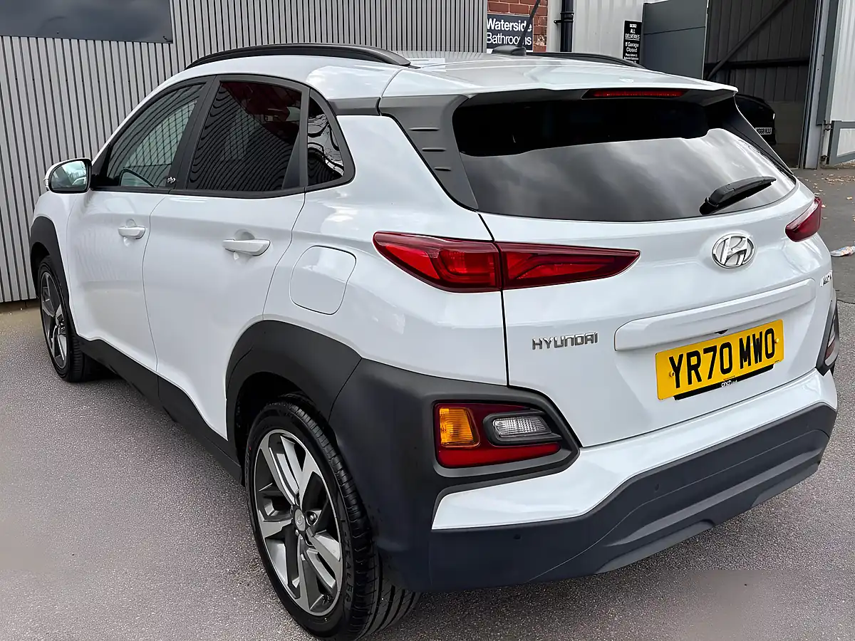 Used 2020 Hyundai Kona Play White - Interior and Exterior details 7