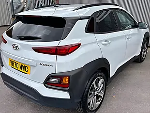 Used 2020 Hyundai Kona Play White - Interior and Exterior details 8