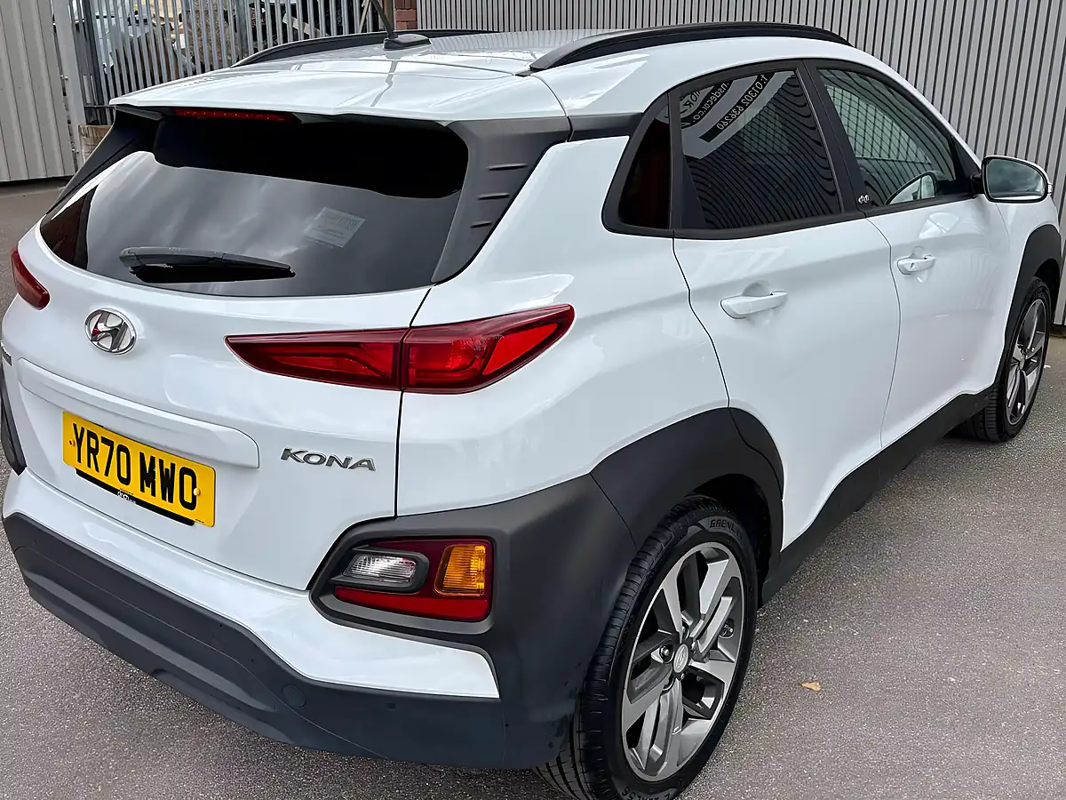 Used 2020 Hyundai Kona Play White - Interior and Exterior details 8