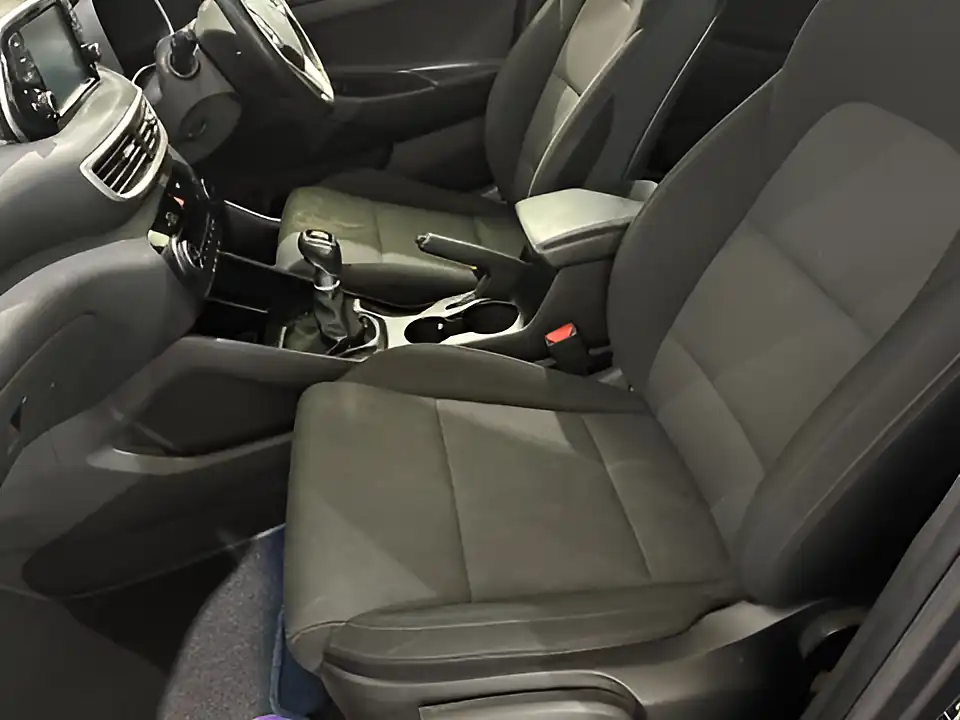 Used 2020 Hyundai Tucson S Connect Grey - Interior and Exterior details 17