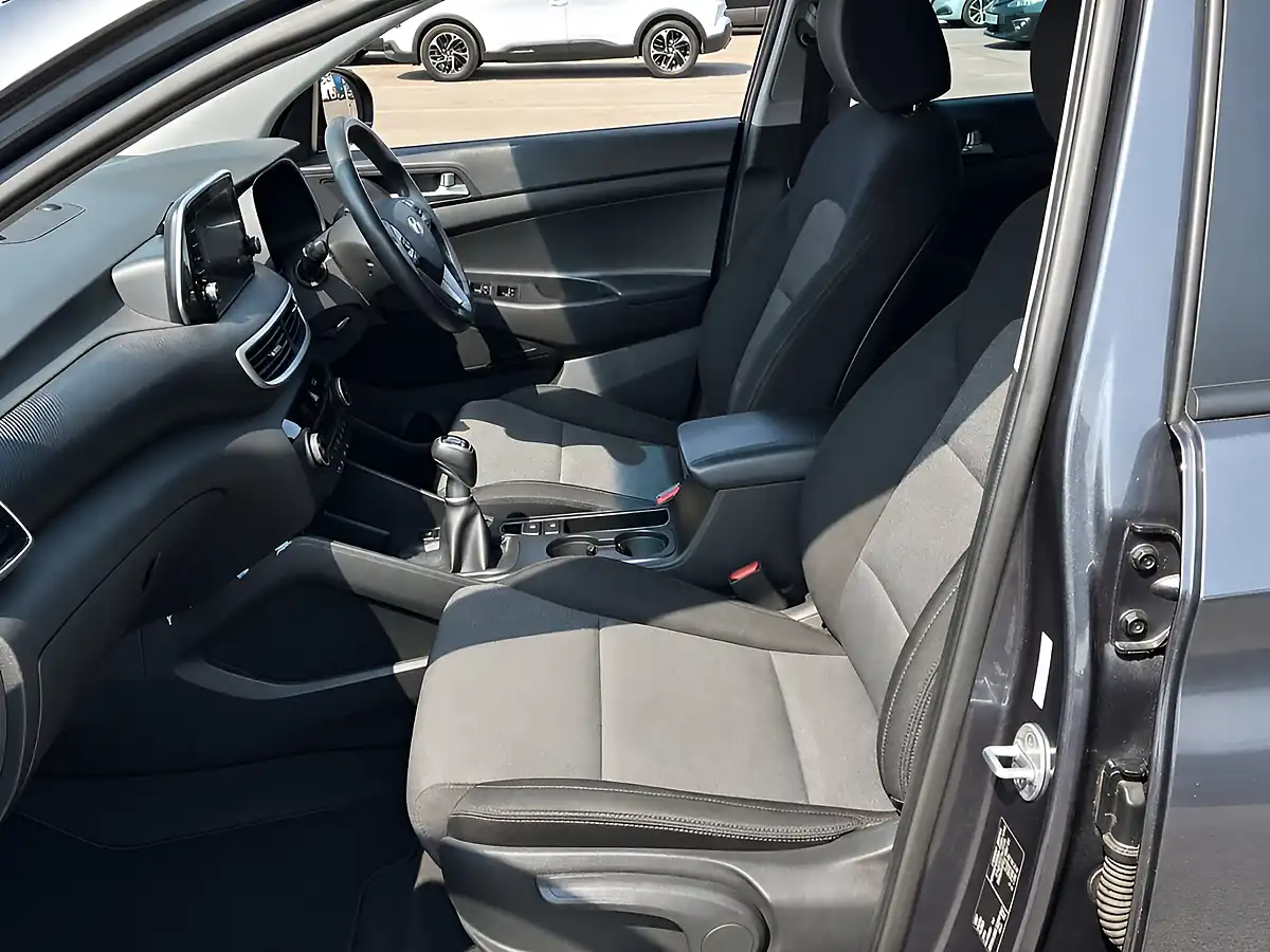 Used 2020 Hyundai Tucson Se Edition Grey - Interior and Exterior details 4