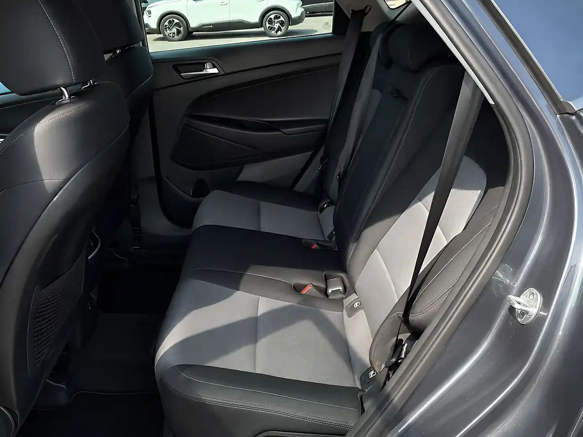 Used 2020 Hyundai Tucson Se Edition Grey - Interior and Exterior details 5