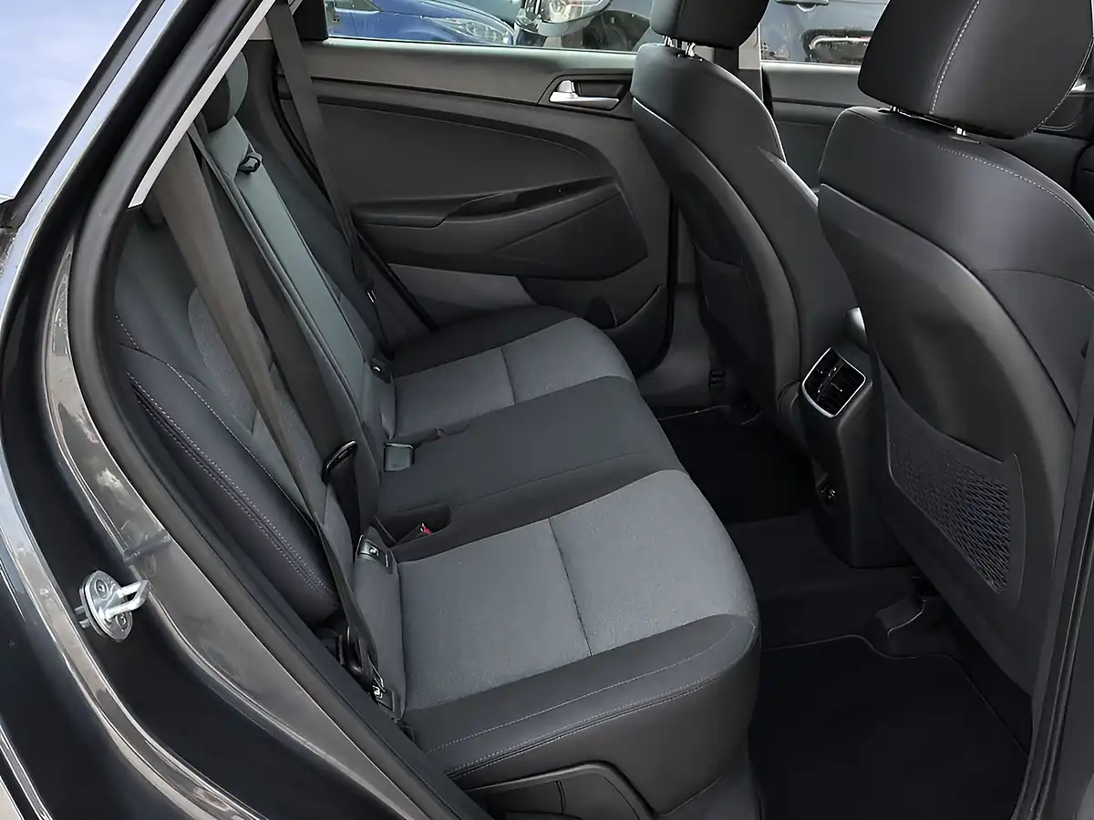 Used 2020 Hyundai Tucson Se Edition Grey - Interior and Exterior details 6