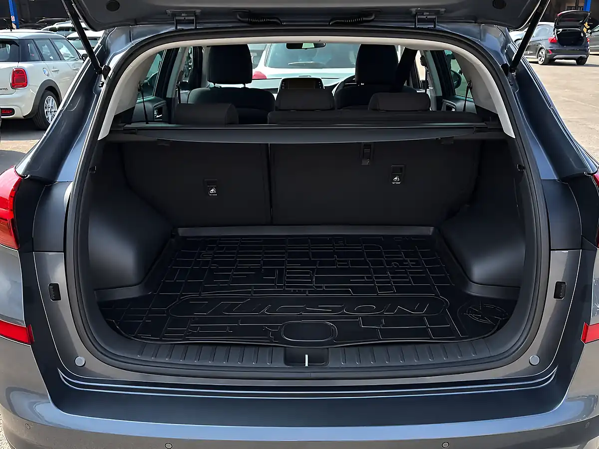 Used 2020 Hyundai Tucson Se Edition Grey - Interior and Exterior details 7