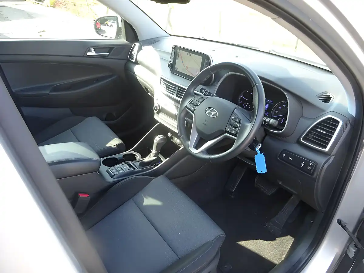 Used 2020 Hyundai Tucson Se Nav Platinum Silver - Interior and Exterior details 11