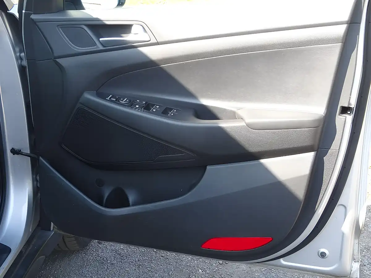Used 2020 Hyundai Tucson Se Nav Platinum Silver - Interior and Exterior details 13