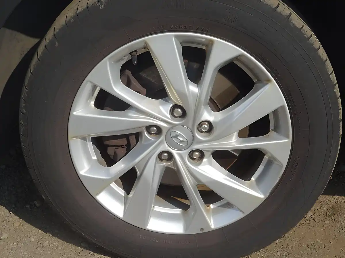 Used 2020 Hyundai Tucson Se Nav Platinum Silver - Interior and Exterior details 15