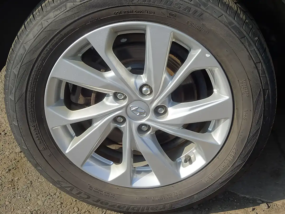 Used 2020 Hyundai Tucson Se Nav Platinum Silver - Interior and Exterior details 16