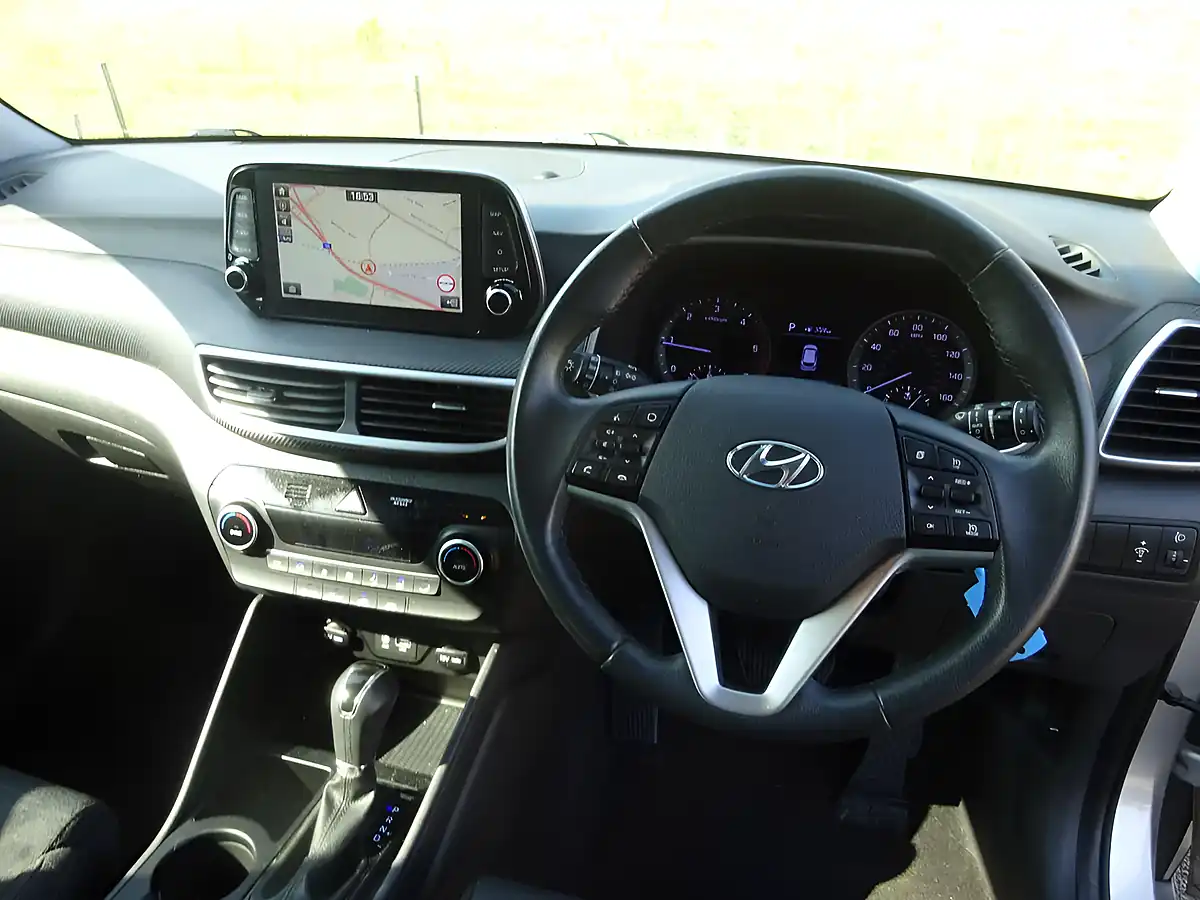 Used 2020 Hyundai Tucson Se Nav Platinum Silver - Interior and Exterior details 17