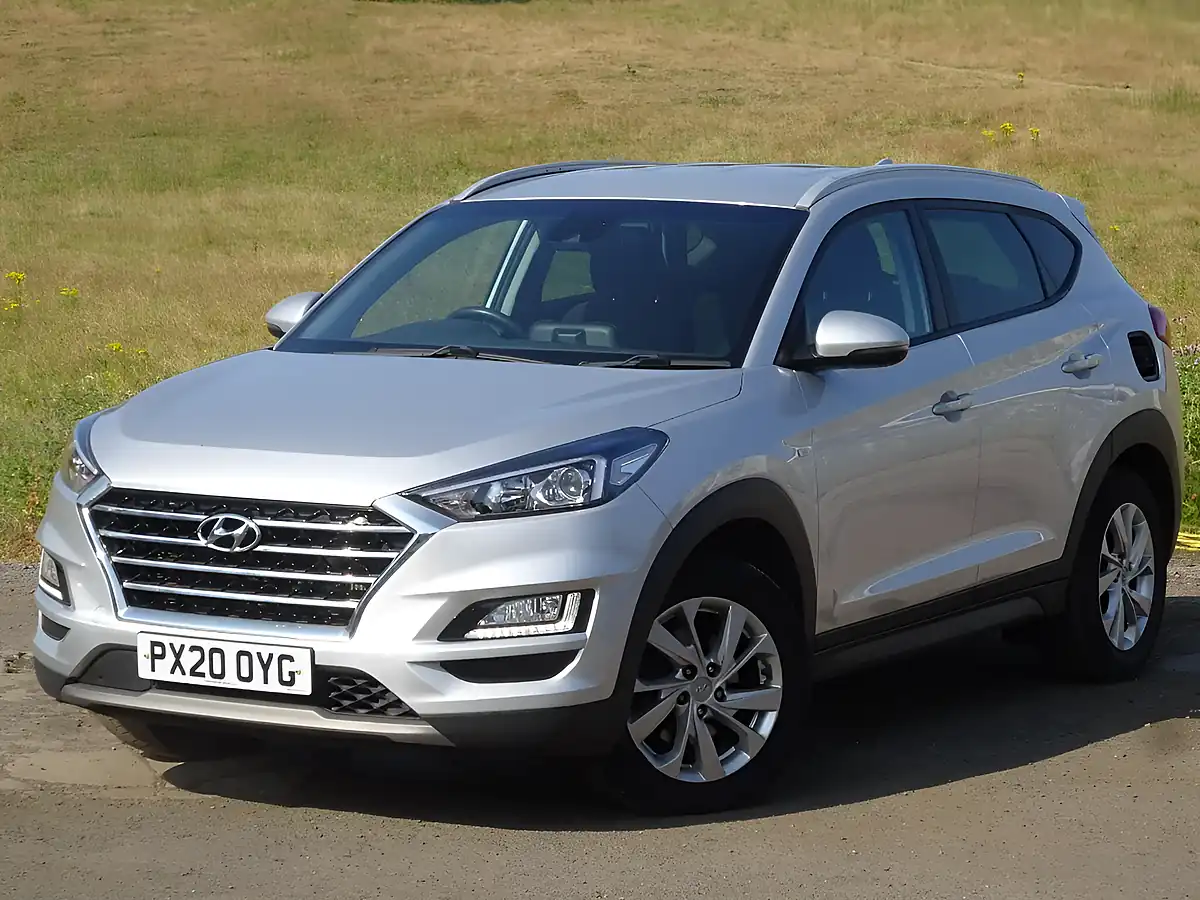 Used 2020 Hyundai Tucson Se Nav Platinum Silver - Interior and Exterior details 8