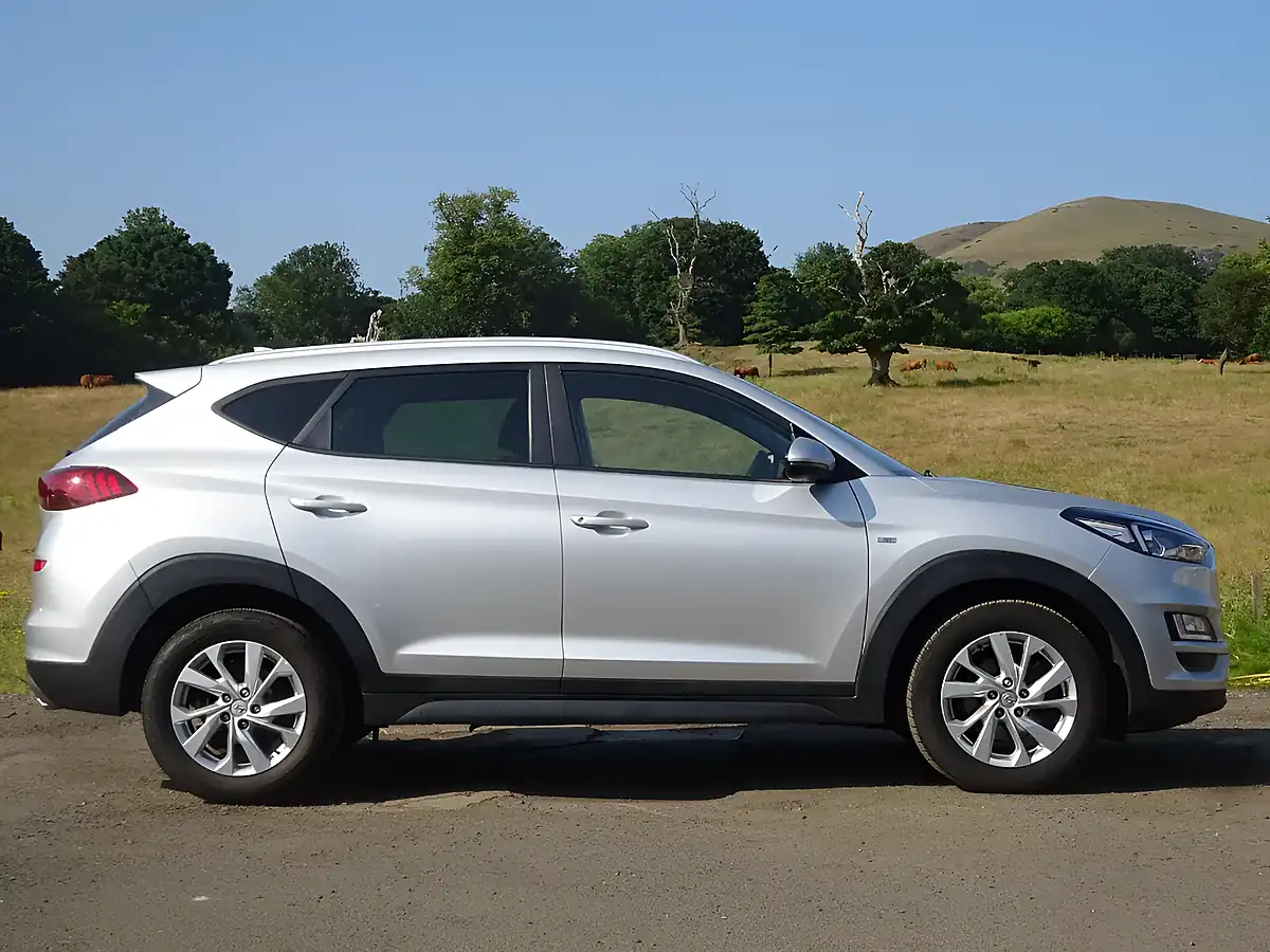 Used 2020 Hyundai Tucson Se Nav Platinum Silver - Interior and Exterior details 9