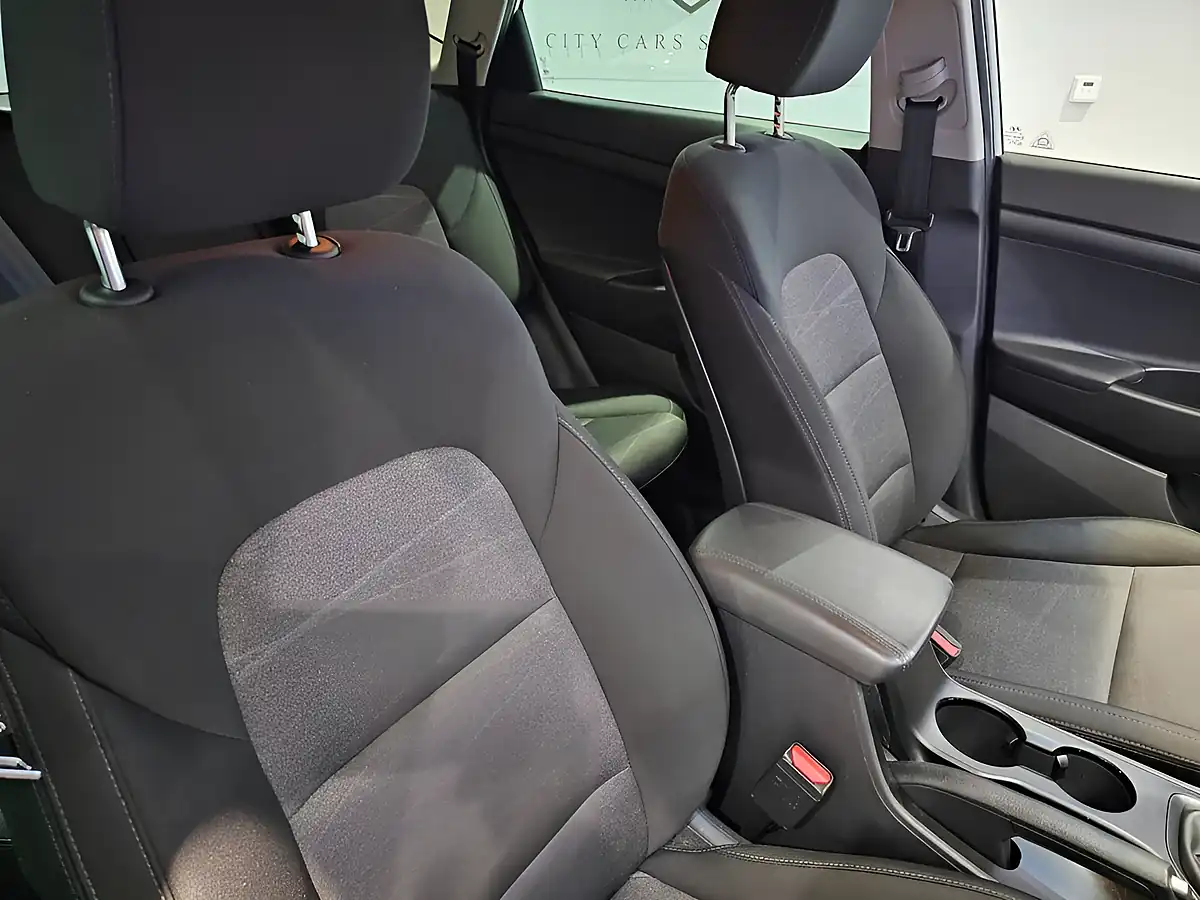 Used 2020 Hyundai Tucson Se Nav White - Interior and Exterior details 14