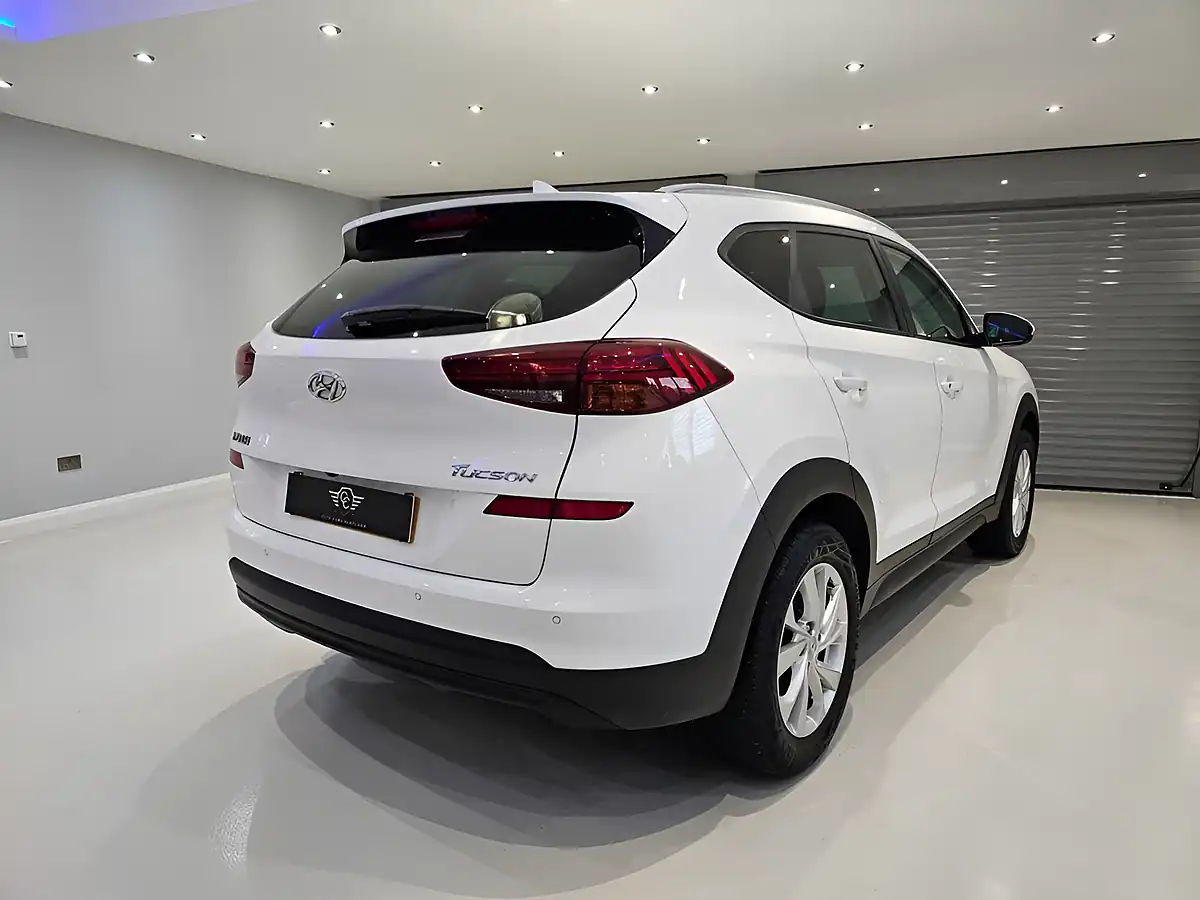 Used 2020 Hyundai Tucson Se Nav White - Interior and Exterior details 4