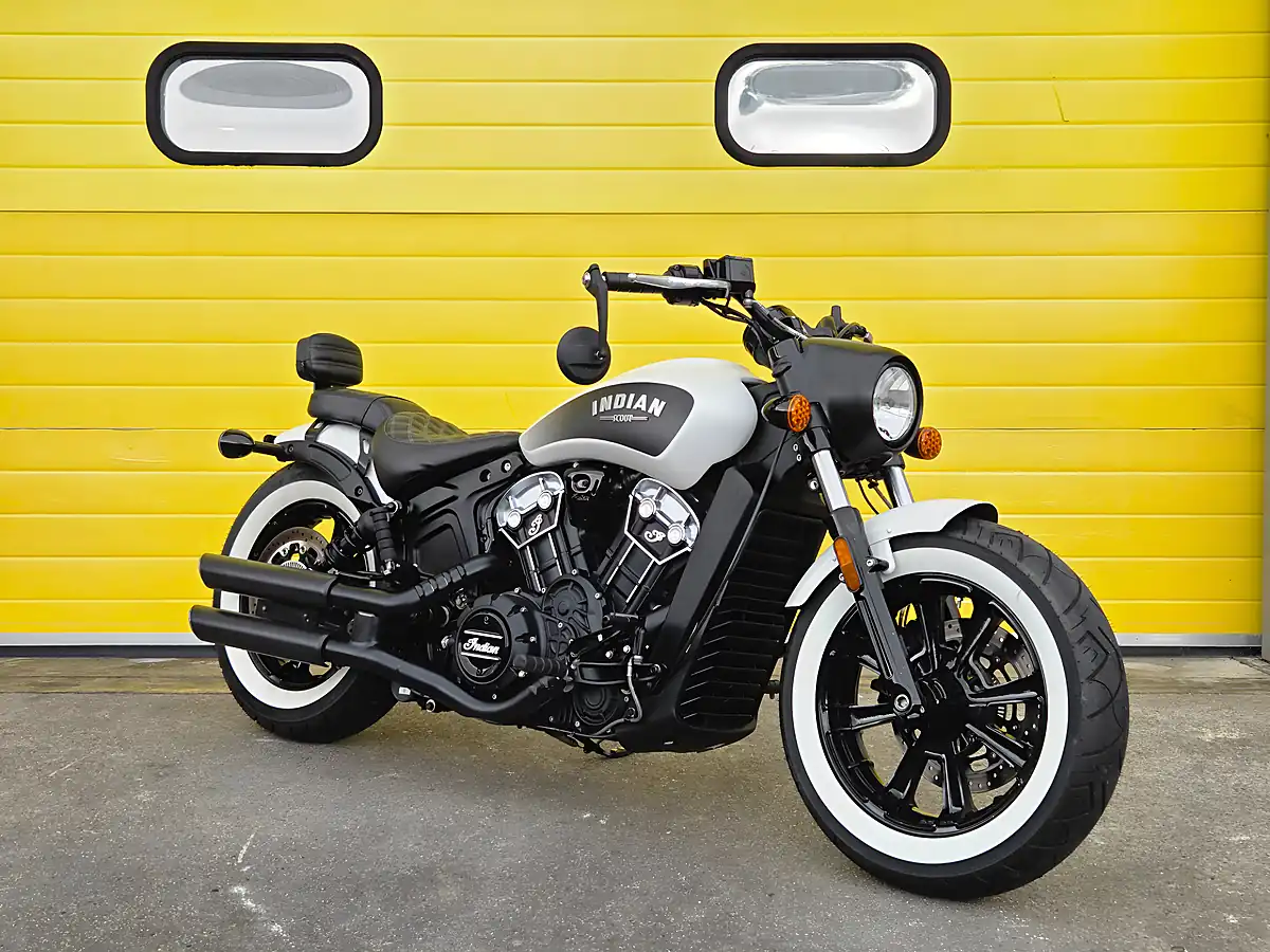 Used 2020 Indian Scout Bobber White - Front View