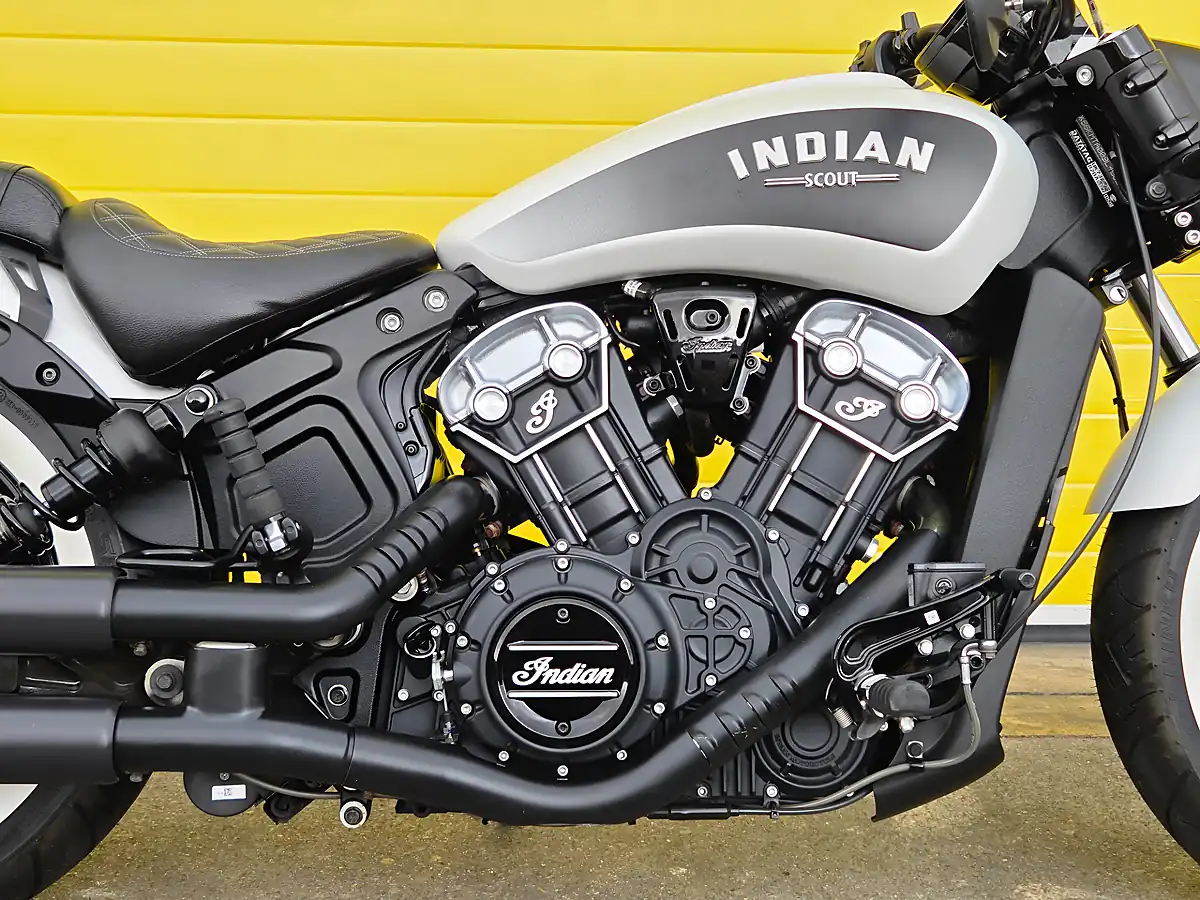 Used 2020 Indian Scout Bobber White - Interior and Exterior details 15
