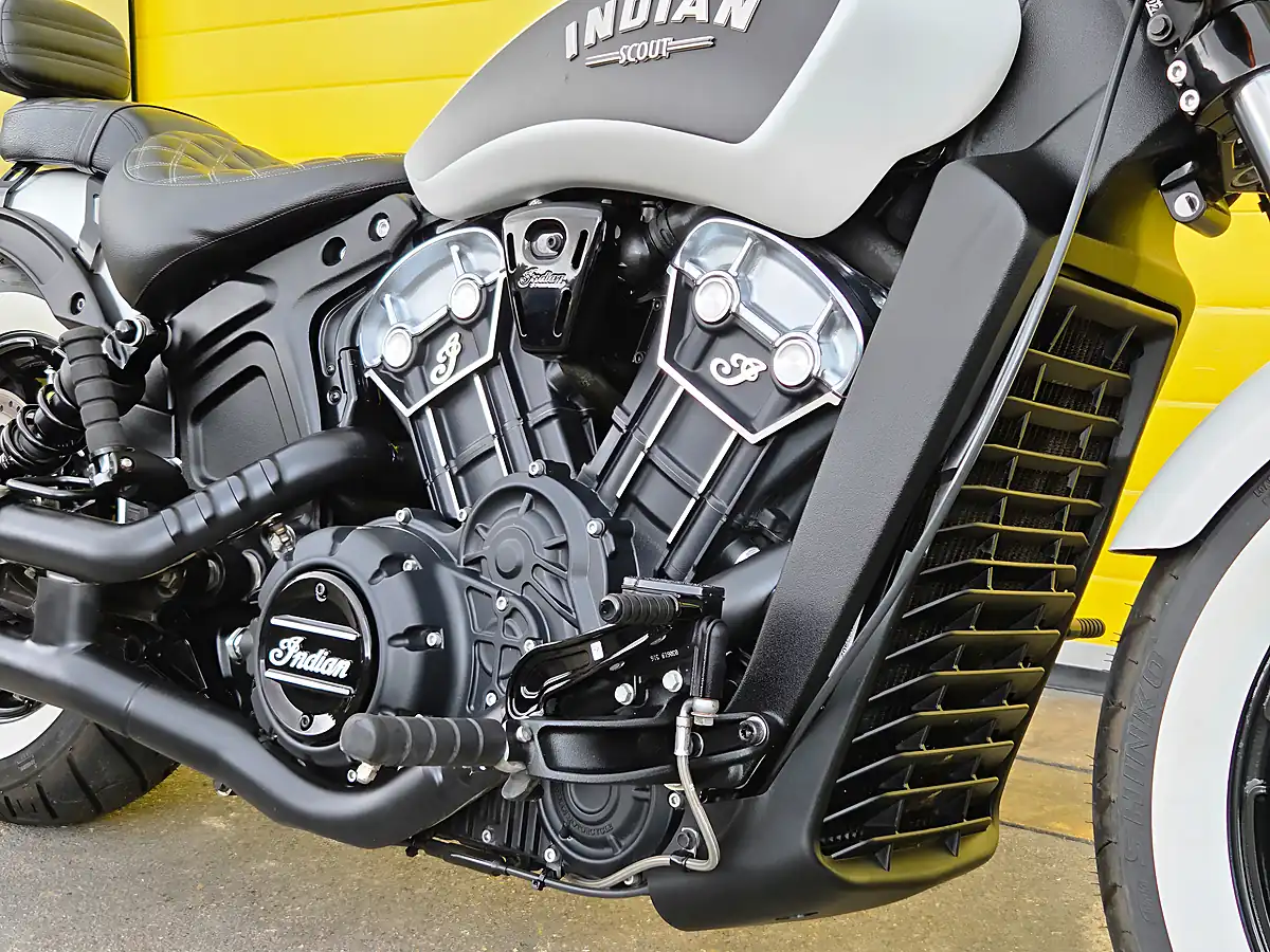 Used 2020 Indian Scout Bobber White - Interior and Exterior details 16
