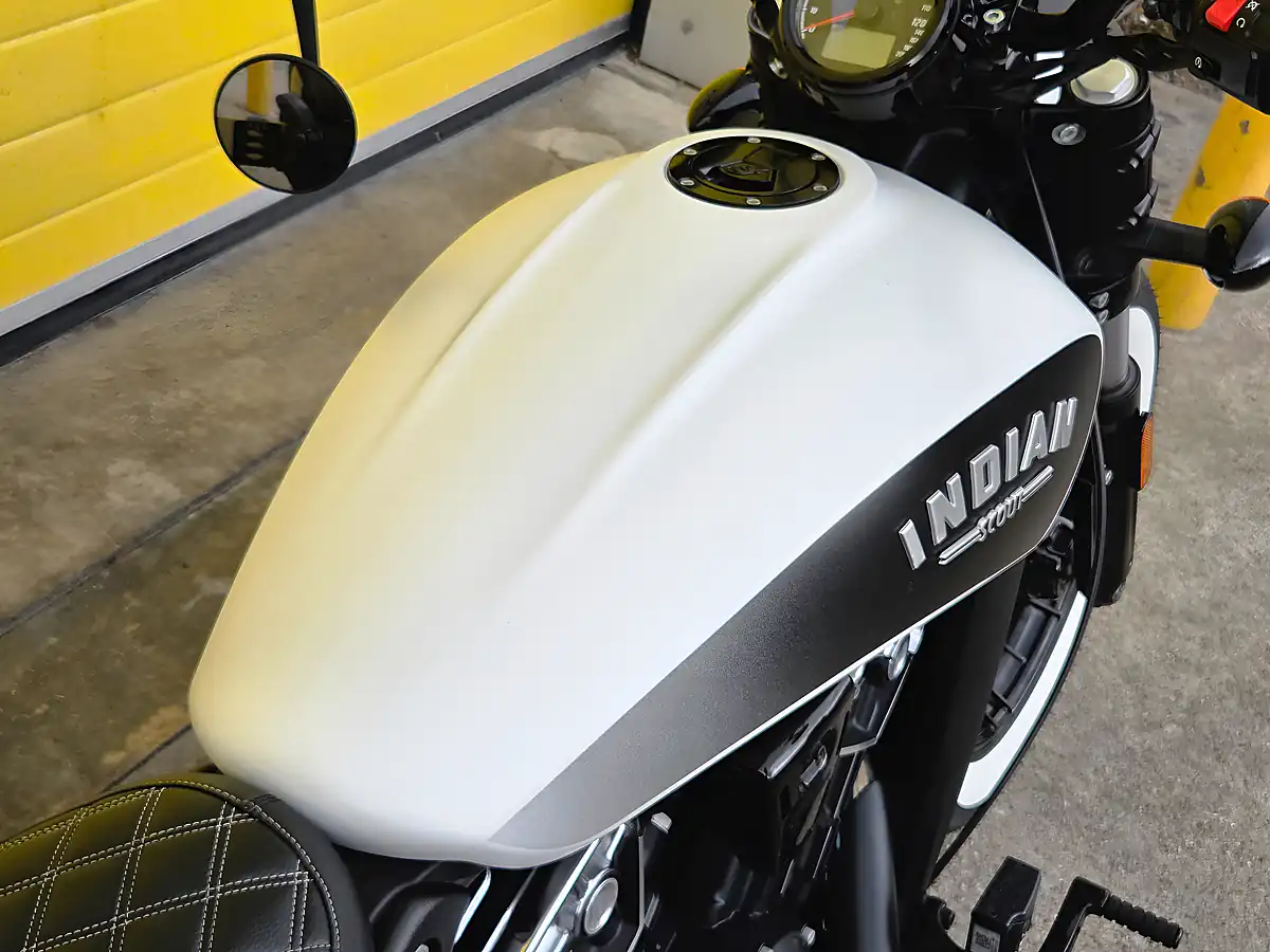 Used 2020 Indian Scout Bobber White - Interior and Exterior details 17