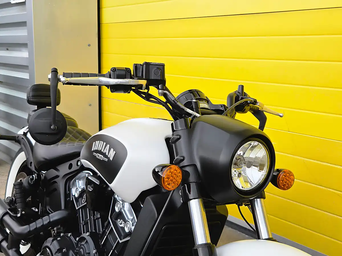 Used 2020 Indian Scout Bobber White - Interior and Exterior details 18