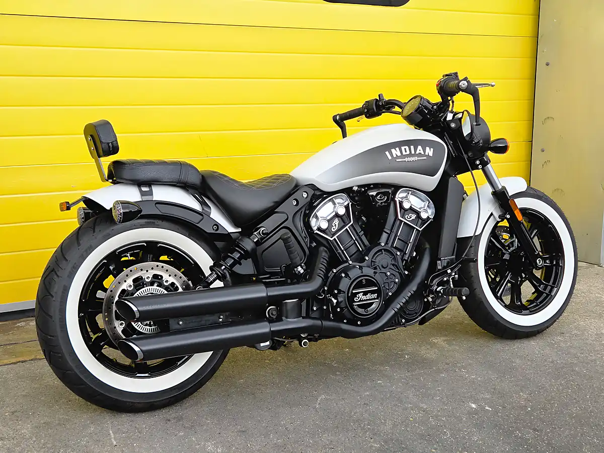 Used 2020 Indian Scout Bobber White - Interior and Exterior details 4
