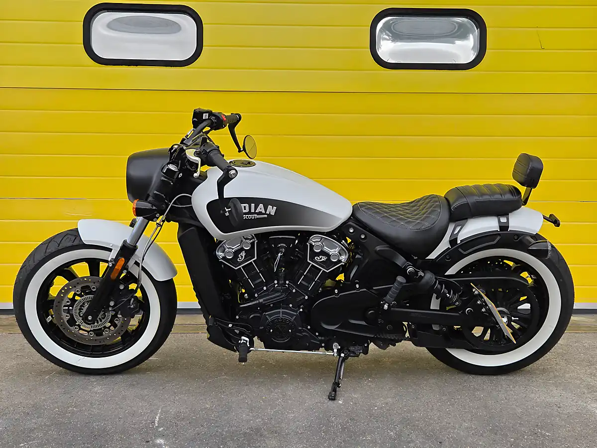 Used 2020 Indian Scout Bobber White - Interior and Exterior details 5