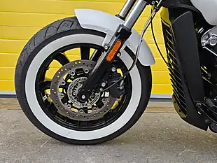 Used 2020 Indian Scout Bobber White - Interior and Exterior details 8