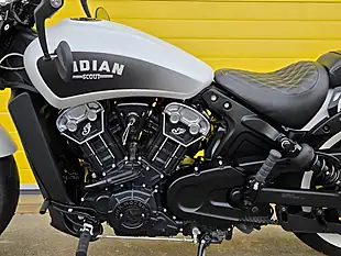 Used 2020 Indian Scout Bobber White - Interior and Exterior details 9