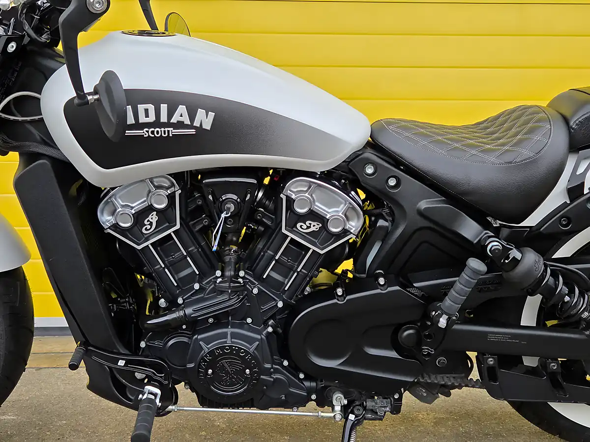 Used 2020 Indian Scout Bobber White - Interior and Exterior details 9