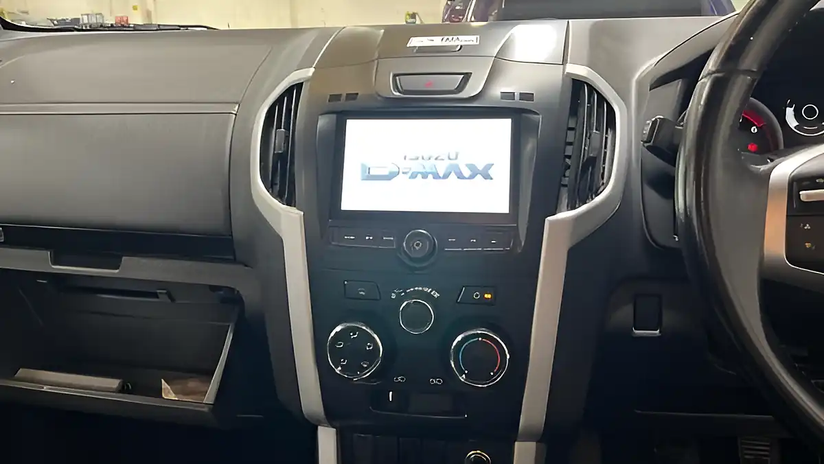 Used 2020 Isuzu D-Max Yukon Nav+ Black - Interior and Exterior details 6