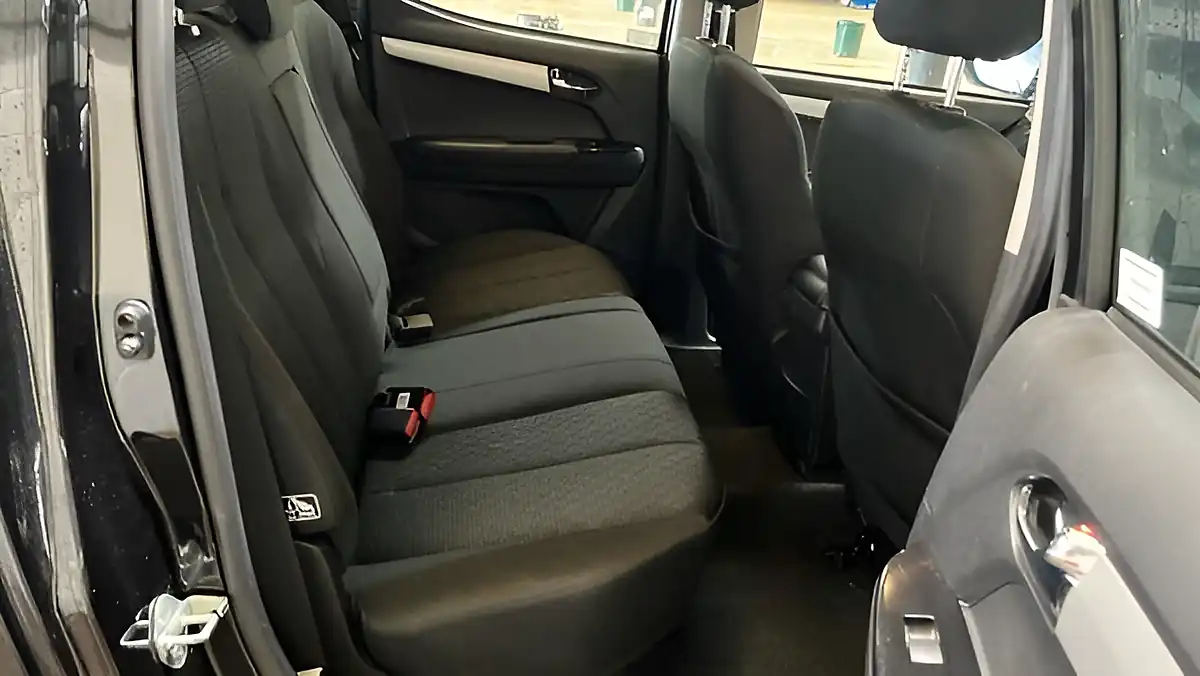 Used 2020 Isuzu D-Max Yukon Nav+ Black - Interior and Exterior details 7