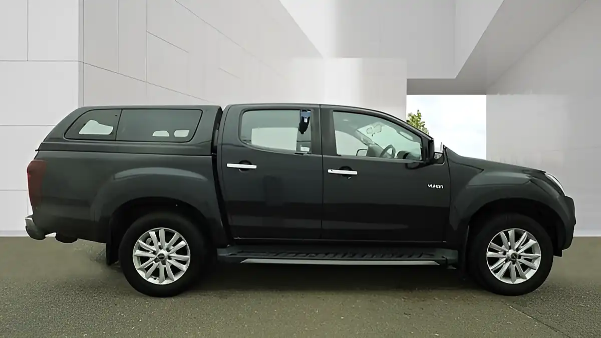 Used 2020 Isuzu D-Max Yukon Nav+ Black - Interior and Exterior details 9