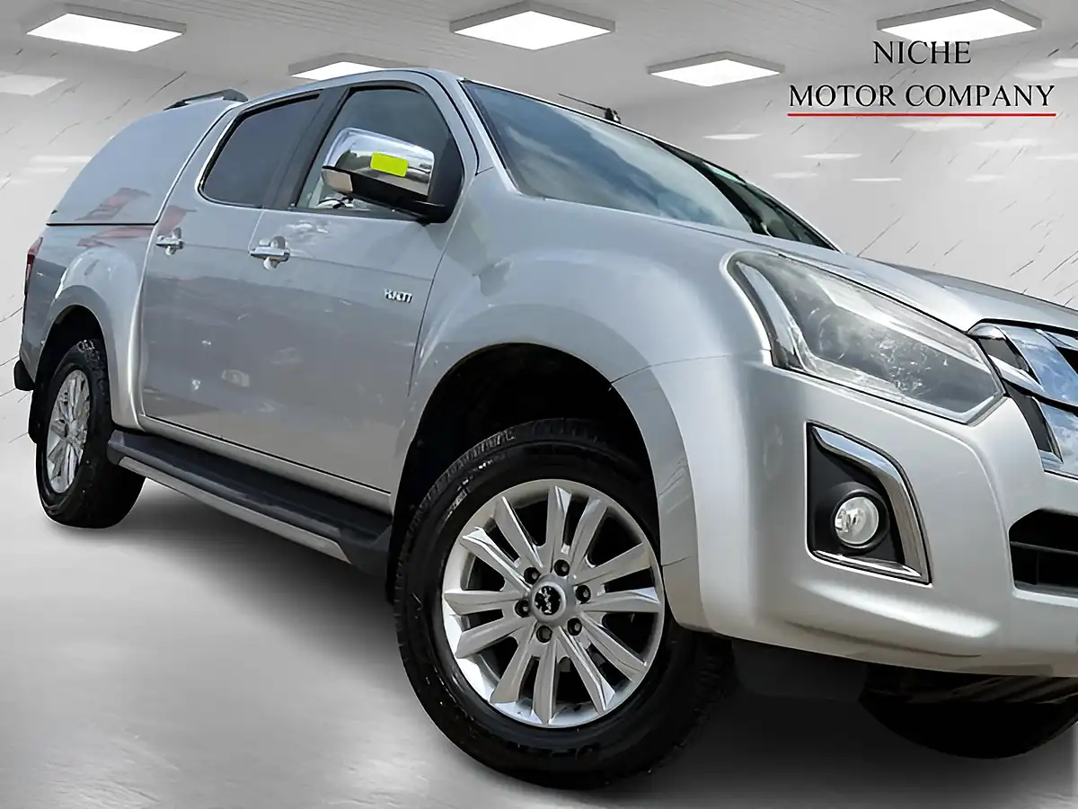 Used 2020 Isuzu D-Max Yukon Silver - Interior and Exterior details 10