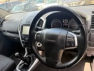 Used 2020 Isuzu D-Max Yukon Silver - Interior and Exterior details 11