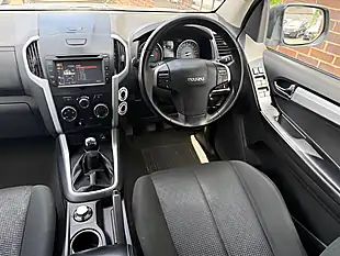 Used 2020 Isuzu D-Max Yukon Silver - Interior and Exterior details 12