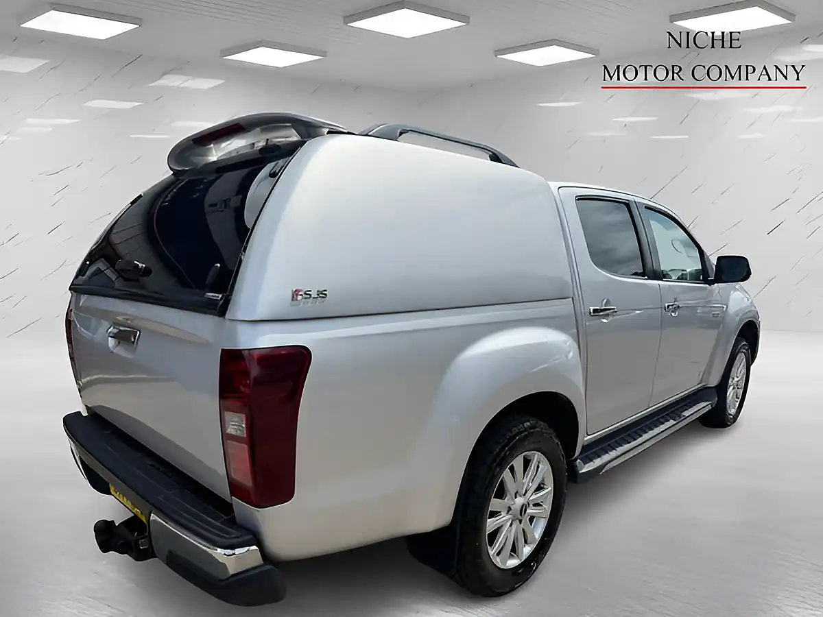 Used 2020 Isuzu D-Max Yukon Silver - Interior and Exterior details 5
