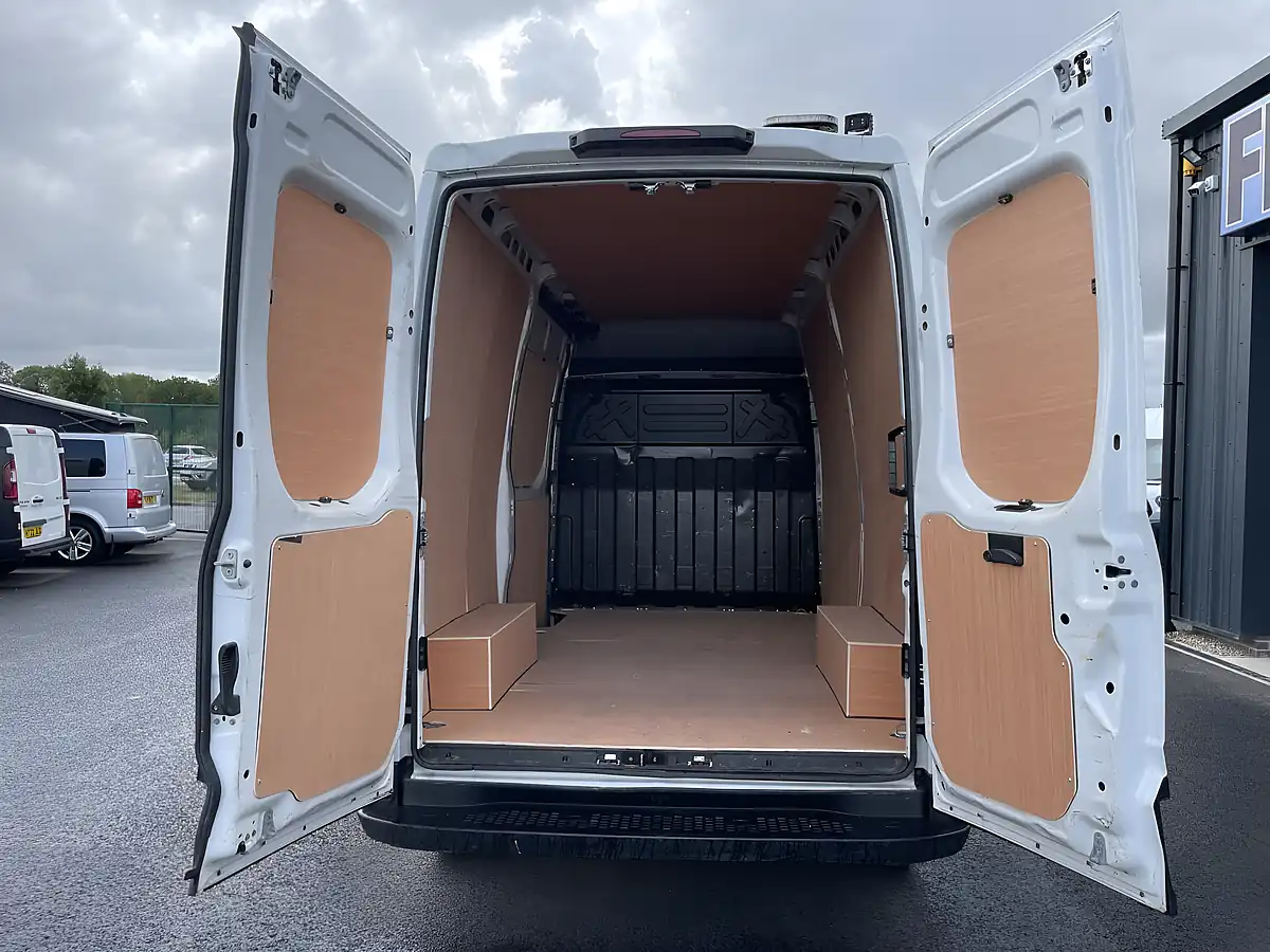 Used 2020 Iveco Daily 35S14 Swb Euro 6 No Vat White - Interior and Exterior details 10