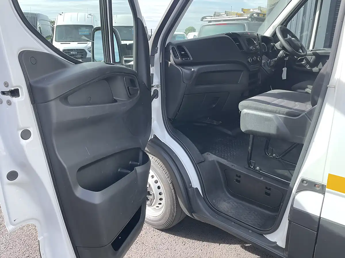 Used 2020 Iveco Daily 35S14 Swb Euro 6 White - Interior and Exterior details 9