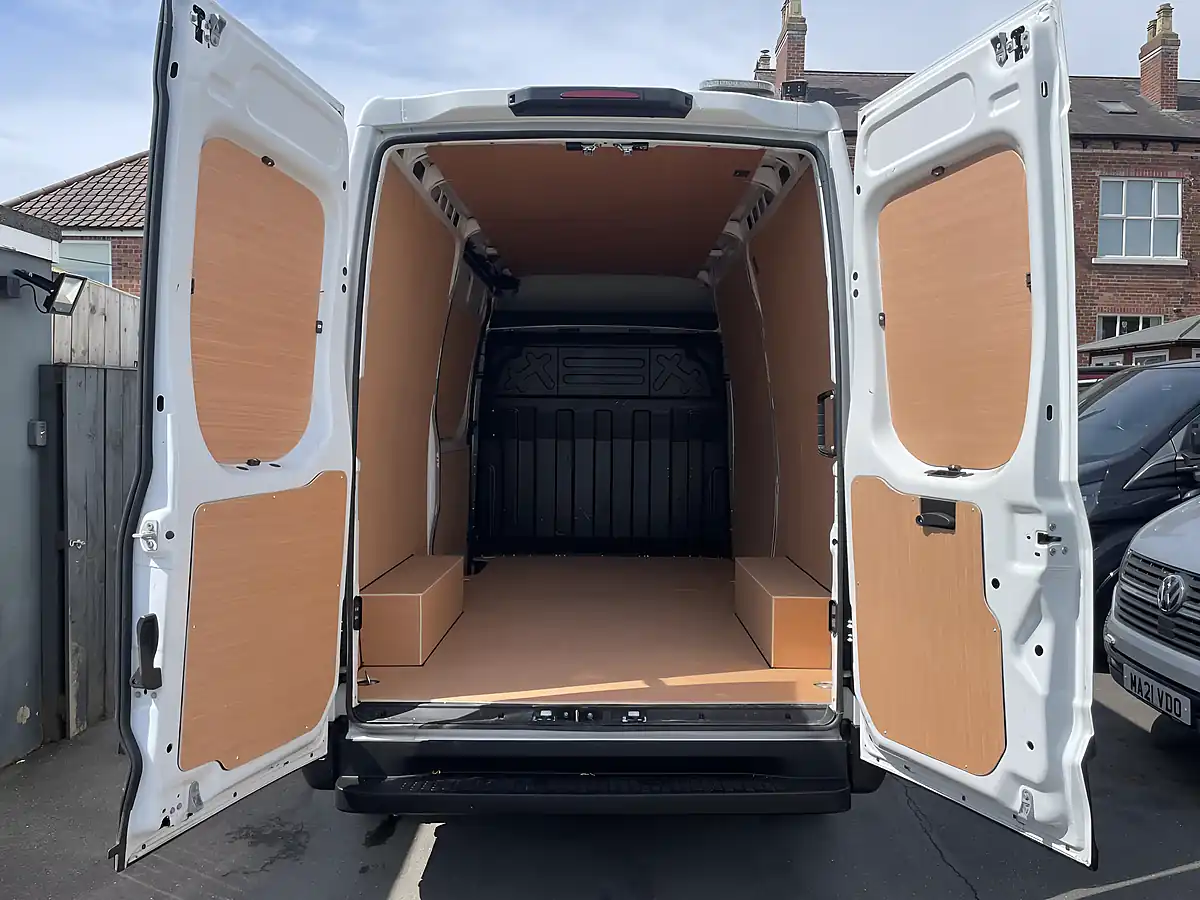 Used 2020 Iveco Daily 35S14 Swb White - Interior and Exterior details 11