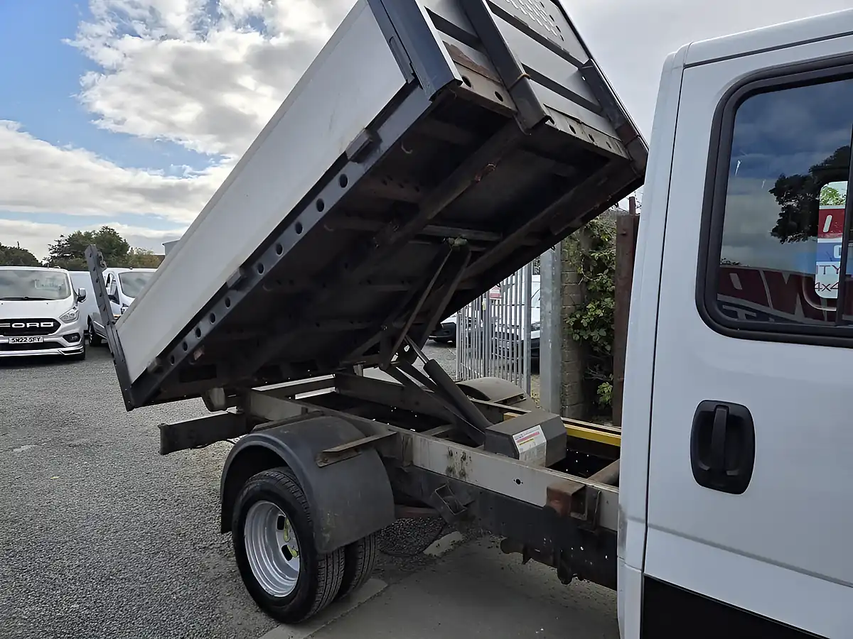 Used 2020 Iveco Daily Crew Cab Tipper Pickup White - Interior and Exterior details 7