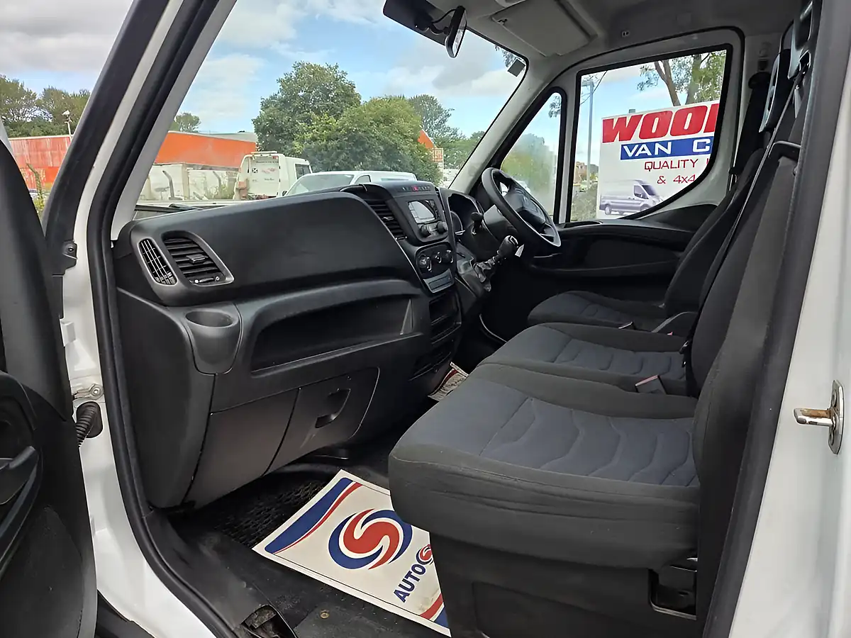 Used 2020 Iveco Daily Crew Cab Tipper Pickup White - Interior and Exterior details 9