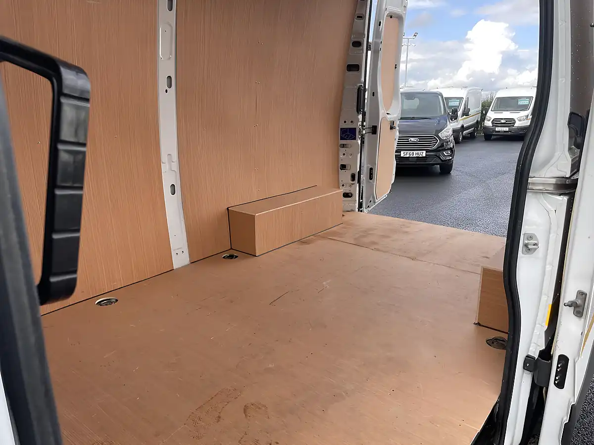 Used 2020 Iveco Daily Swb White - Interior and Exterior details 9
