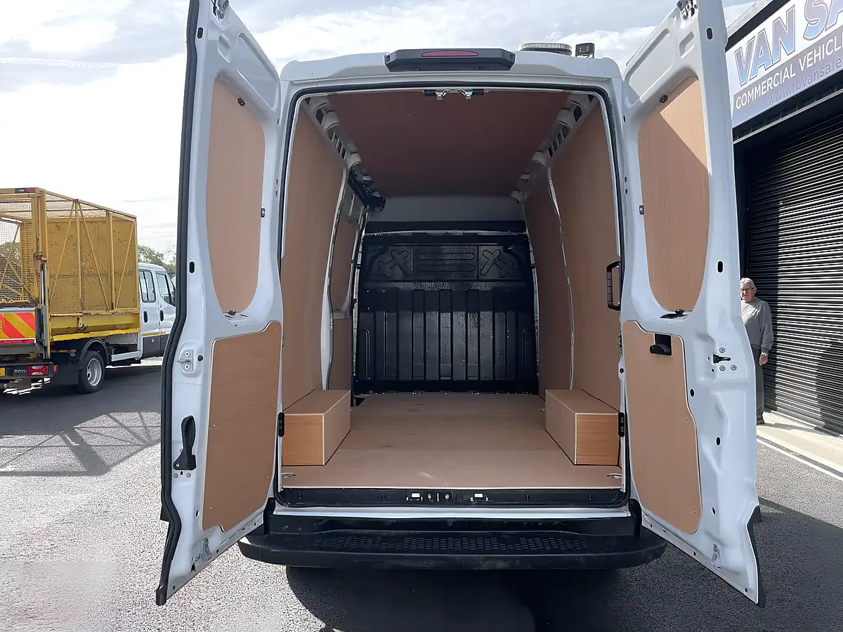 Used 2020 Iveco Daily Swb White - Interior and Exterior details 11