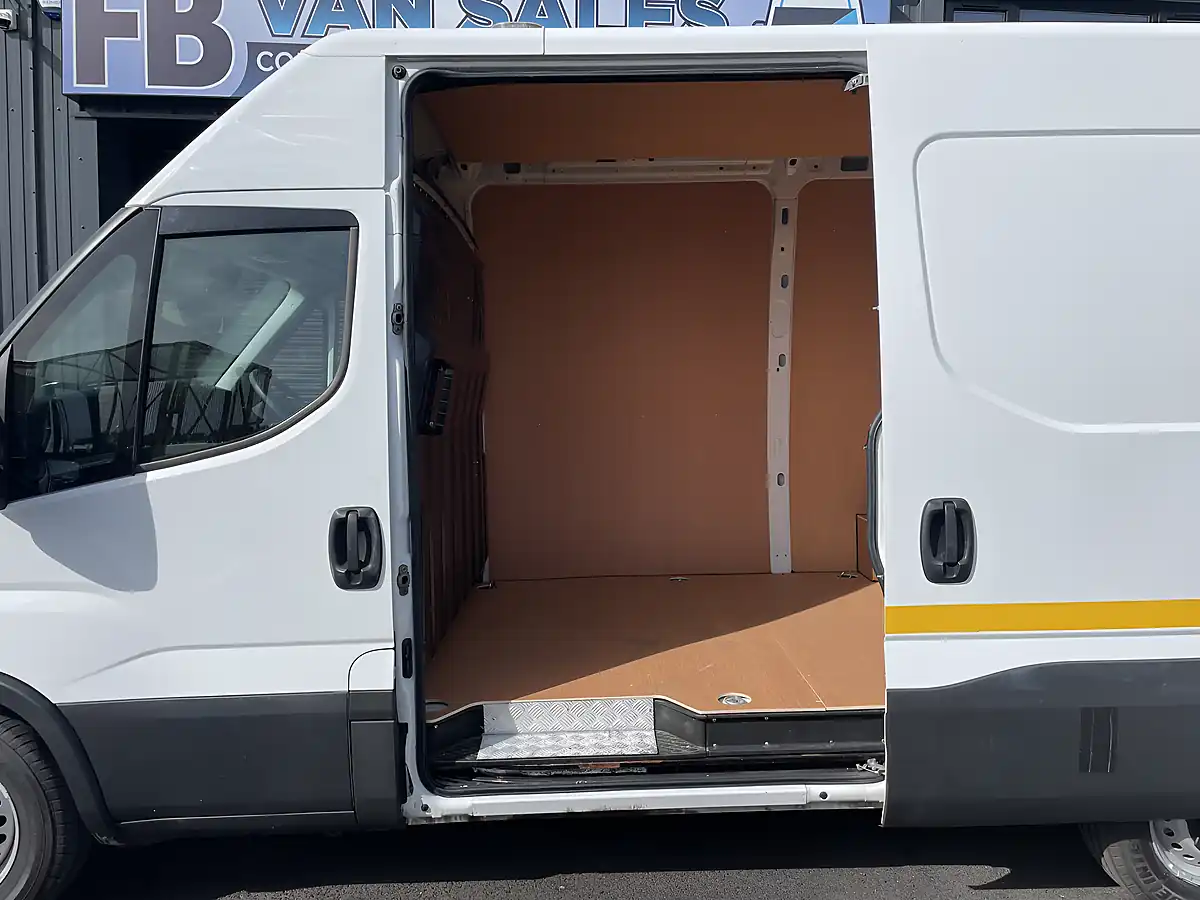 Used 2020 Iveco Daily Swb White - Interior and Exterior details 12