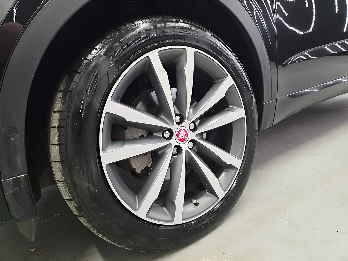 Used 2020 Jaguar E-Pace R-Dynamic Hse Black - Interior and Exterior details 11