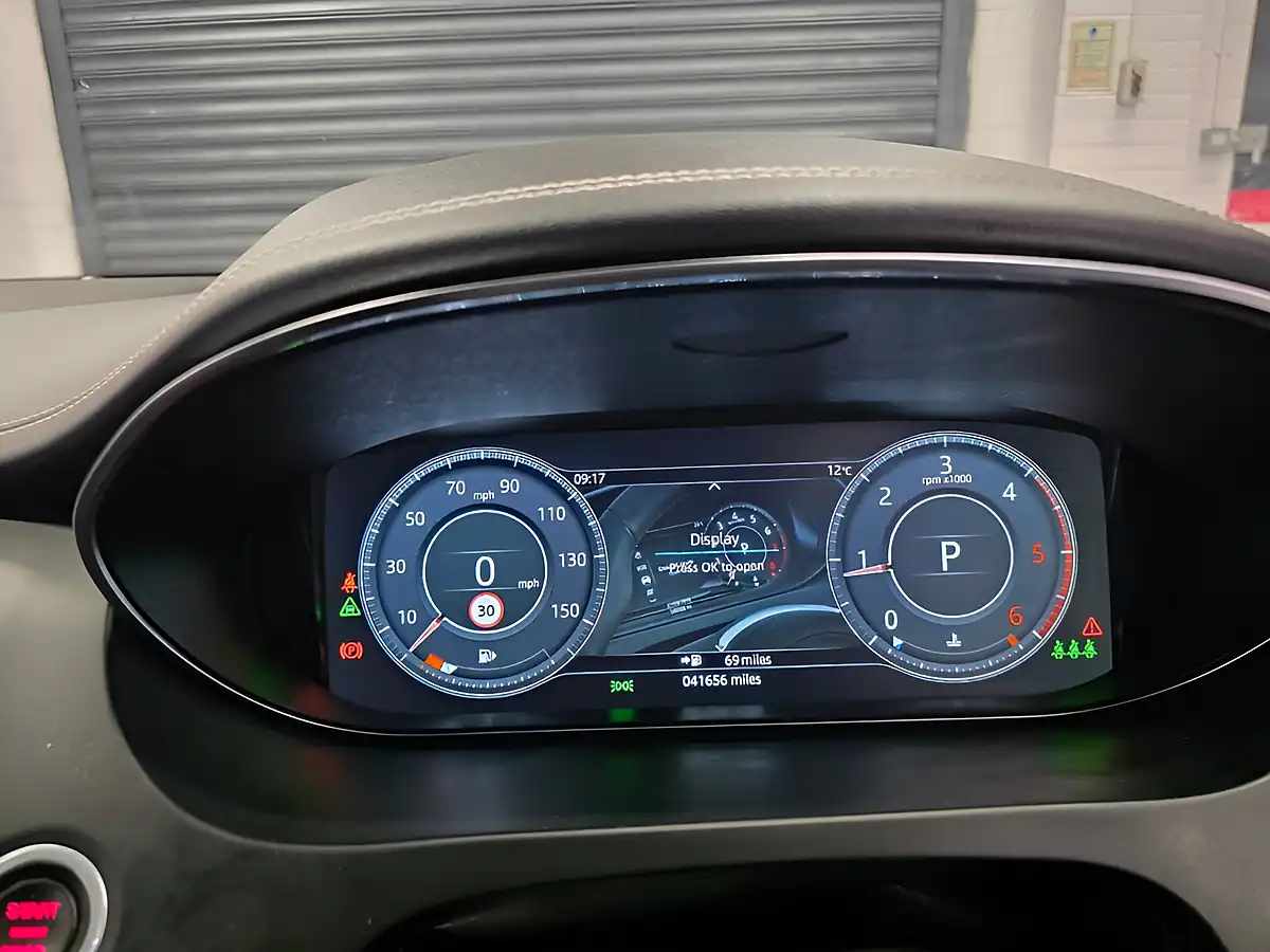 Used 2020 Jaguar E-Pace R-Dynamic Hse Black - Interior and Exterior details 17