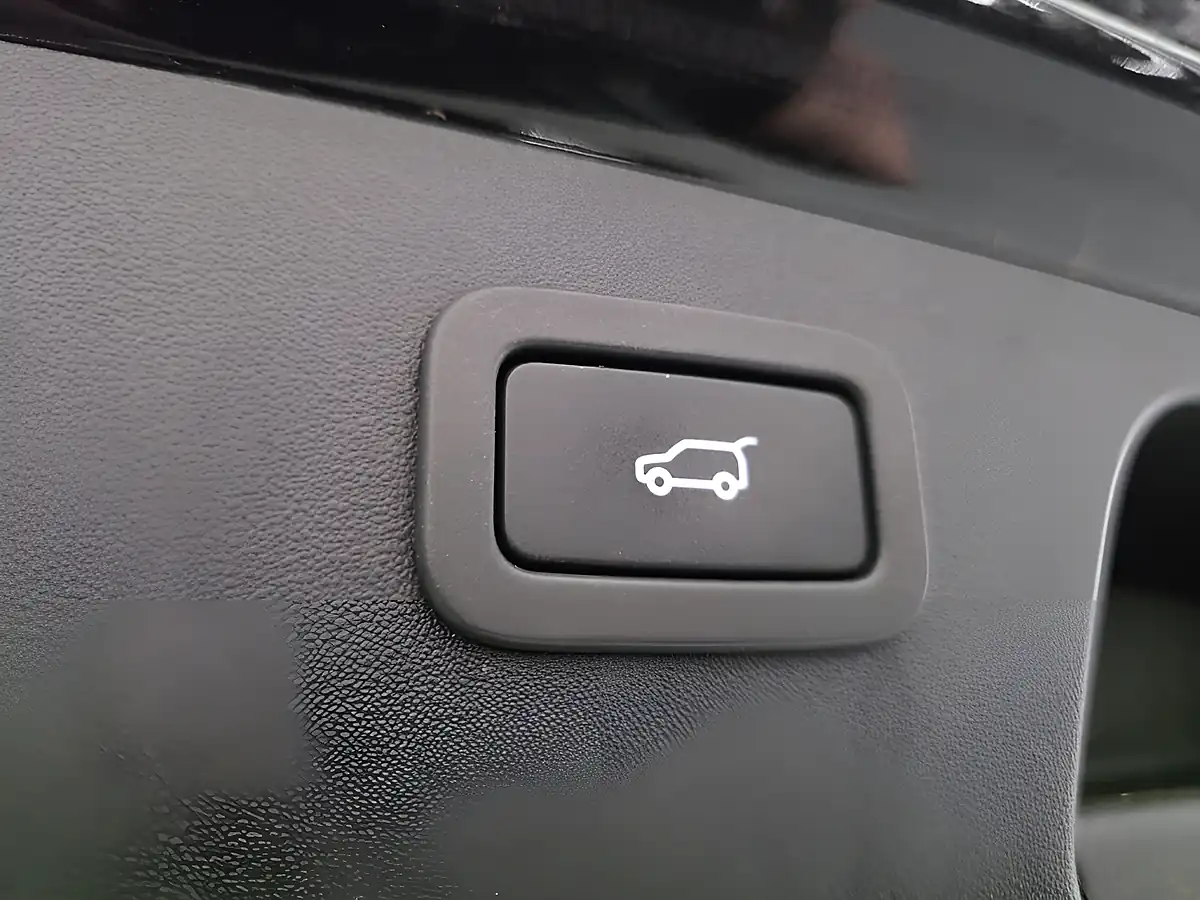 Used 2020 Jaguar E-Pace R-Dynamic Hse Black - Interior and Exterior details 20