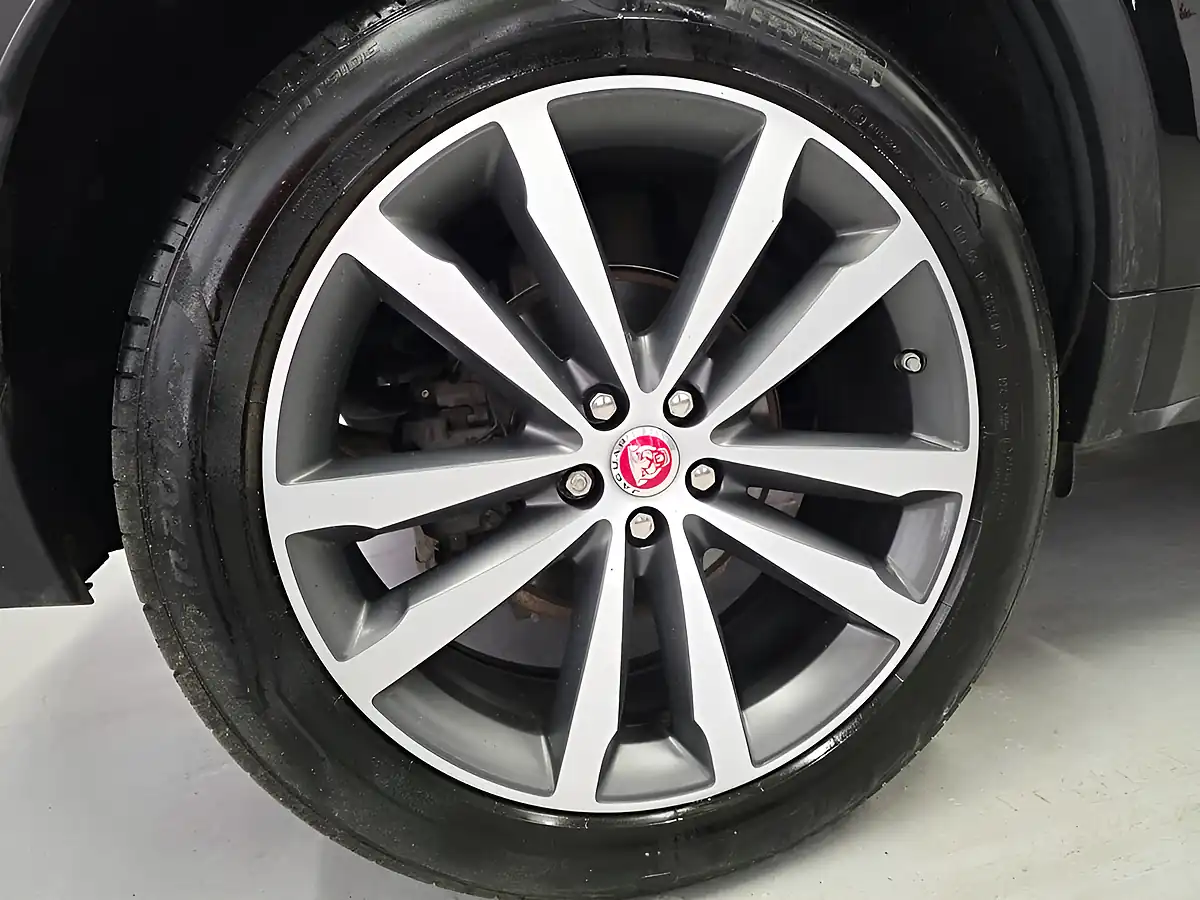 Used 2020 Jaguar E-Pace R-Dynamic Hse Black - Interior and Exterior details 7