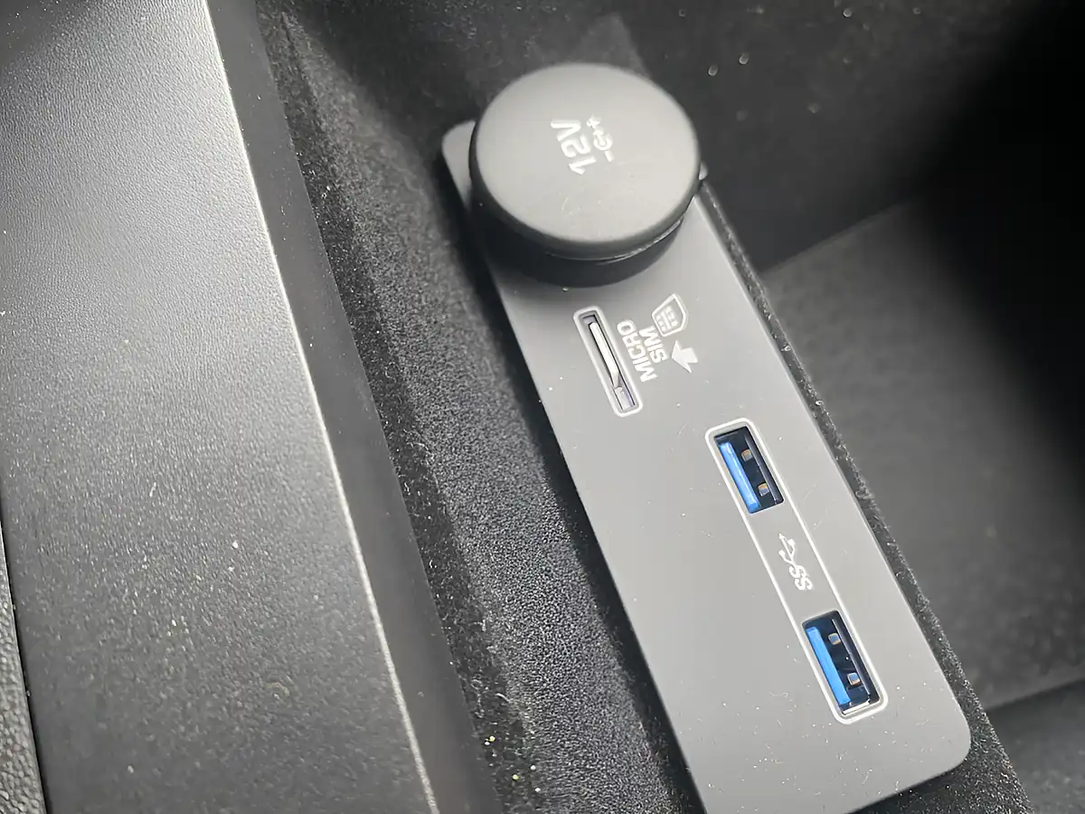 Used 2020 Jaguar E-Pace R-Dynamic Se Caesium Blue - Interior and Exterior details 20