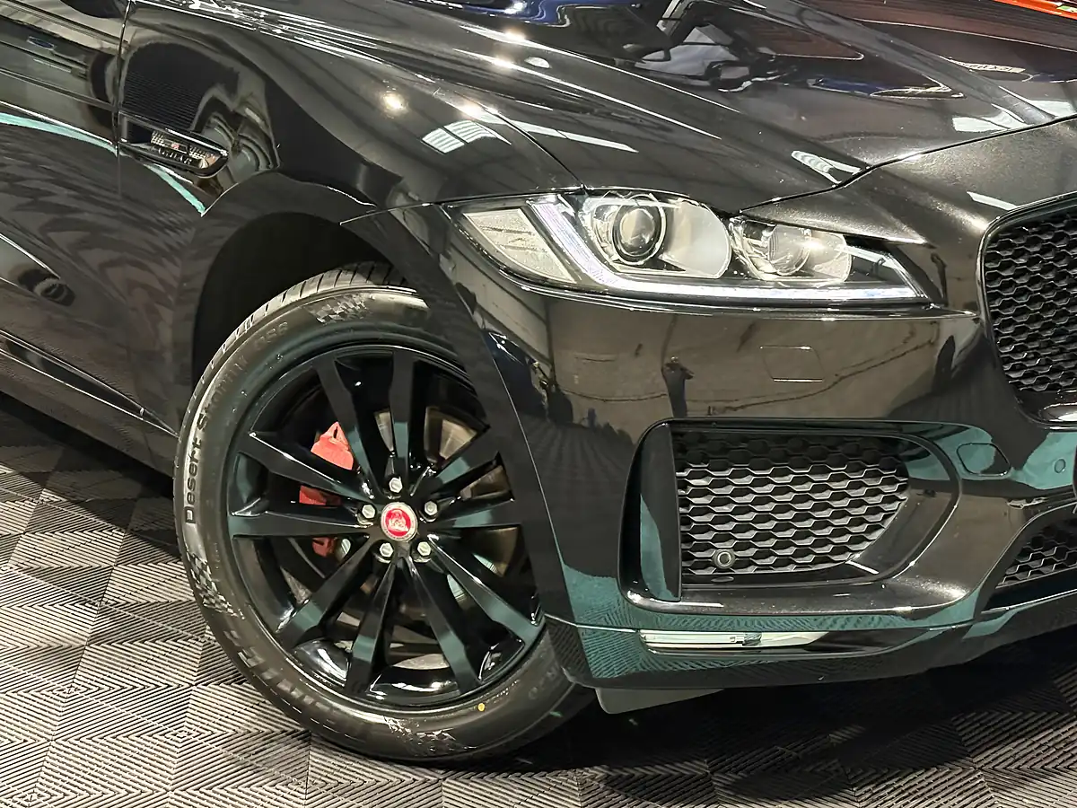 Used 2020 Jaguar F-Pace Chequered Flag Black - Interior and Exterior details 15
