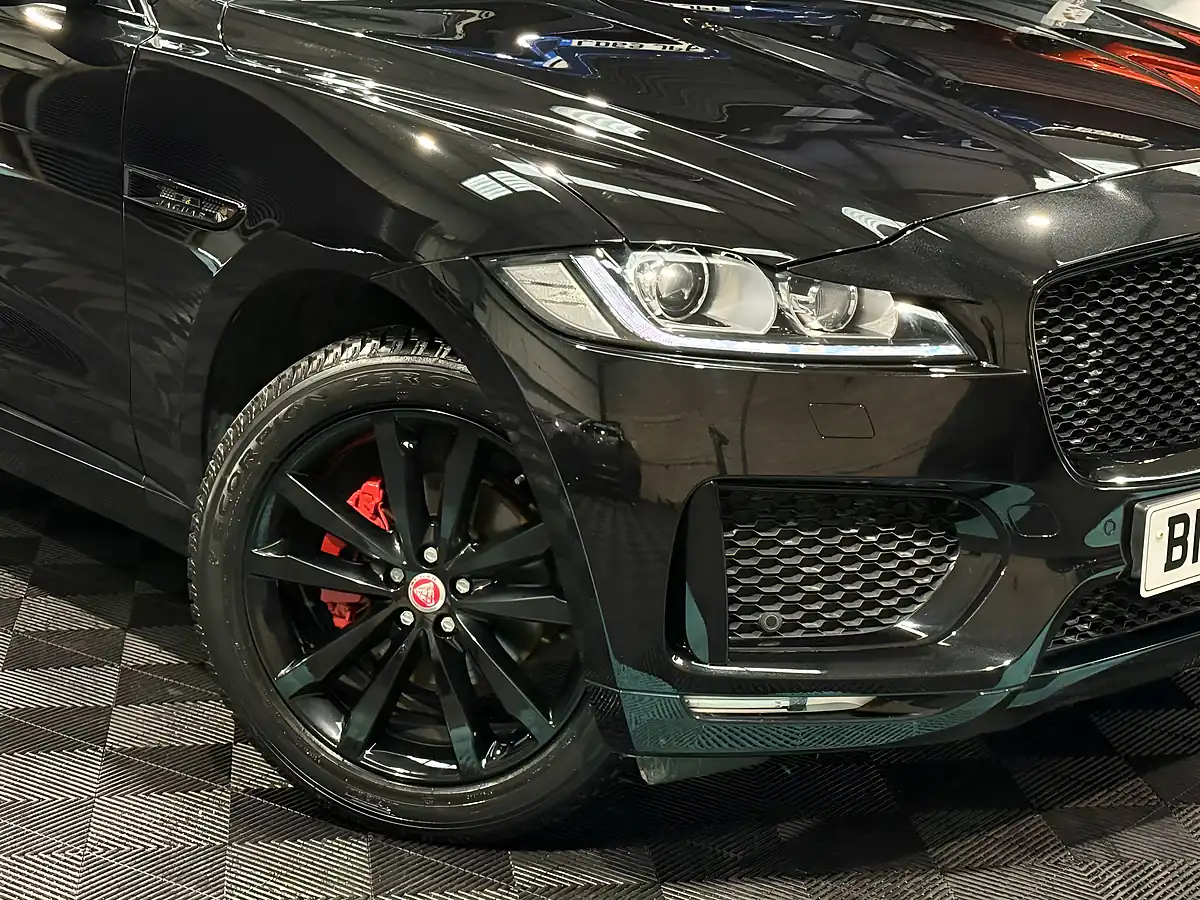 Used 2020 Jaguar F-Pace Chequered Flag Black - Interior and Exterior details 11